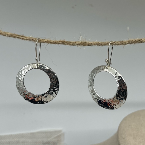 ✨ Vintage ATI 925 Sterling Silver Mexico Hammered Hoop Dangle Earrings - Picture 5 of 17